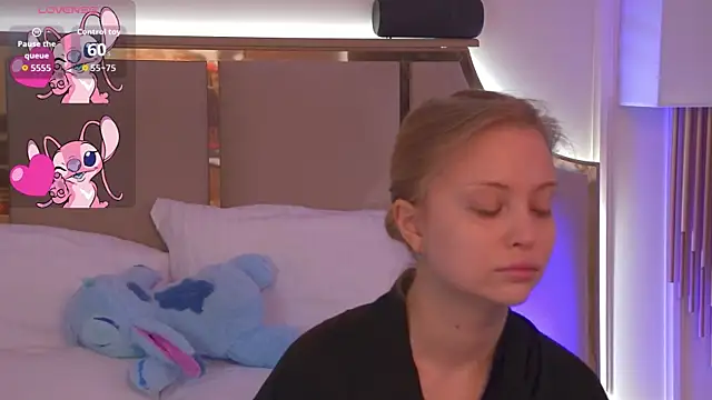 Snapshot of DorisHell chatting on November 9, 2025, 3:21 am DorisHell online show from November 9, 2025, 3:21 am