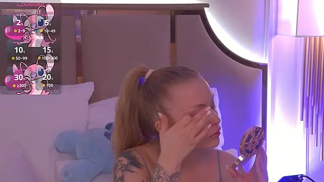 Snapshot of DorisHell chatting on November 14, 2025, 3:10 am DorisHell online show from November 14, 2025, 3:10 am