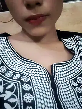 Babby girl08 online show from October 29, 2025, 5:12 pm