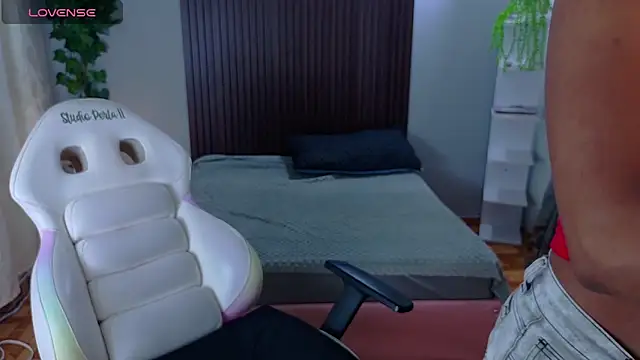 Snapshot of cloe_cooper_ chatting on September 29, 2025, 7:52 pm cloe cooper online show from September 29, 2025, 7:52 pm