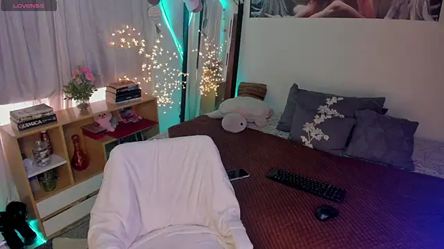cuteweed420 online show from May 4, 2026, 10:01 pm