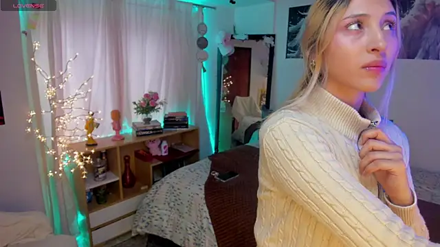 cuteweed420 online show from May 13, 2026, 9:44 pm