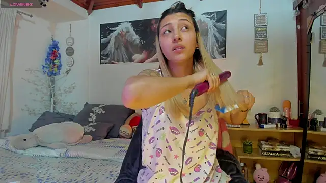 cuteweed420 online show from April 23, 2026, 9:05 pm