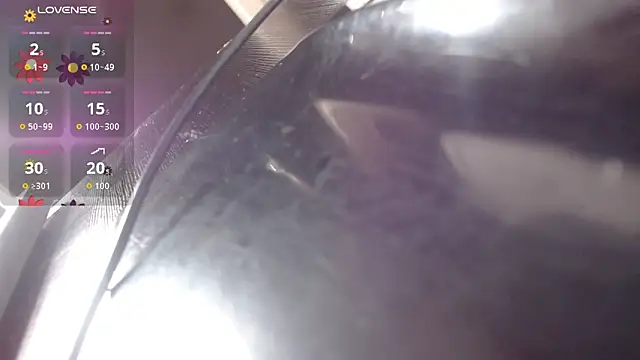 Snapshot of _lara1 chatting on October 31, 2025, 12:57 pm lara1 online show from October 31, 2025, 12:57 pm