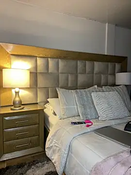 Snapshot of Sweet_and_caramel chatting on November 2, 2025, 12:59 am Sweet and caramel online show from November 2, 2025, 12:59 am