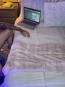 Snapshot of Sweet_and_caramel chatting on October 31, 2025, 12:18 am Sweet and caramel online show from October 31, 2025, 12:18 am