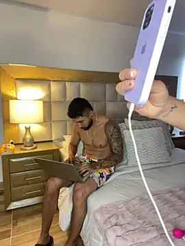 Snapshot of Sweet_and_caramel chatting on October 17, 2025, 12:51 pm Sweet and caramel online show from October 17, 2025, 12:51 pm