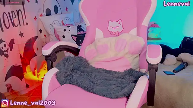 Snapshot of Lenneval1 chatting on October 11, 2025, 2:12 am Lenneval1 online show from October 11, 2025, 2:12 am