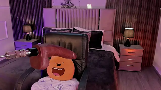 Lillyortiz online show from June 12, 2026, 8:06 pm