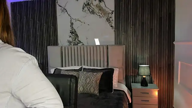 Lillyortiz online show from May 25, 2026, 7:45 pm