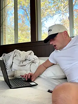 longcurved212121 online show from October 9, 2025, 3:45 pm