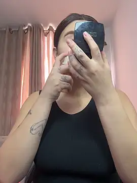 SaraBraun  online show from November 18, 2025, 4:43 pm