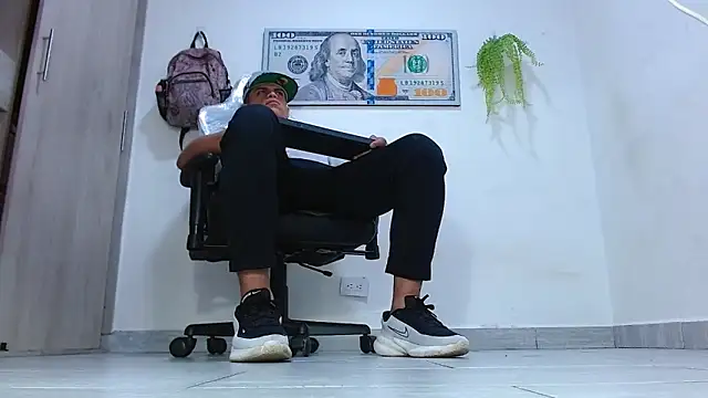 Snapshot of boss_of_cash chatting on June 15, 2026, 4:06 pm boss of cash online show from June 15, 2026, 4:06 pm
