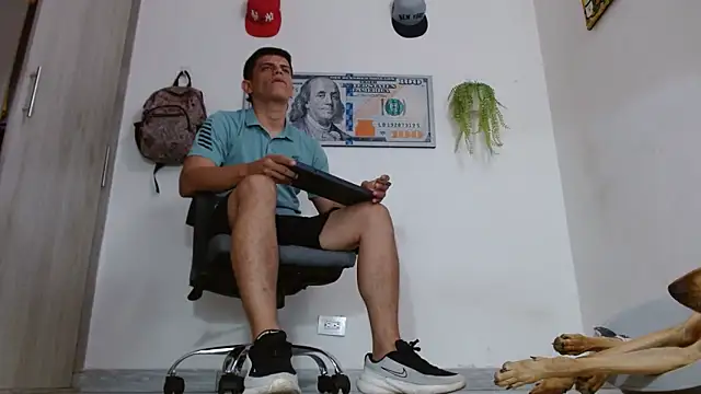 Snapshot of boss_of_cash chatting on June 3, 2026, 2:33 pm boss of cash online show from June 3, 2026, 2:33 pm