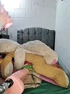 Snapshot of Yaz_Moon chatting on October 31, 2025, 1:13 am Yaz Moon online show from October 31, 2025, 1:13 am