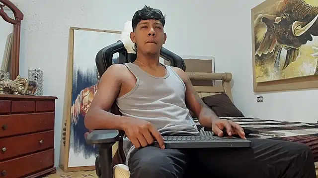 mr stiven  online show from March 11, 2026, 7:52 pm