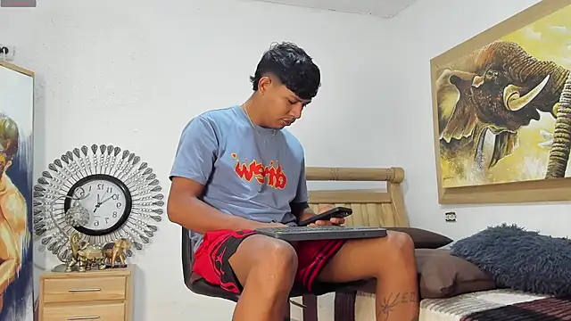mr stiven  online show from May 4, 2026, 2:37 am