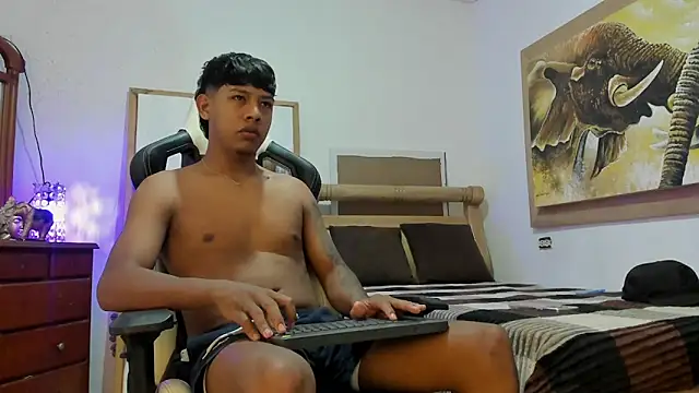 mr stiven  online show from March 13, 2026, 3:11 am