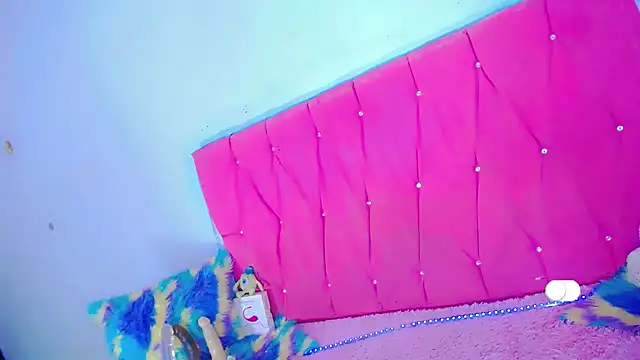 Snapshot of Theylor_Rouse chatting on October 16, 2025, 8:22 am Theylor Rouse online show from October 16, 2025, 8:22 am