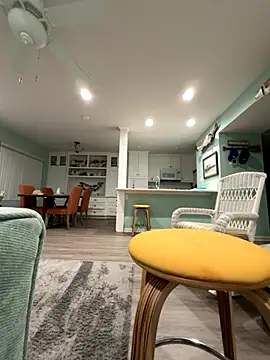 Snapshot of Texascoastedger chatting on October 15, 2025, 8:55 am Texascoastedger online show from October 15, 2025, 8:55 am