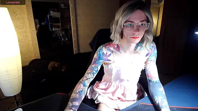 Julia dolls online show from October 1, 2025, 9:03 am