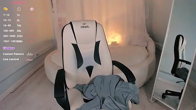 Snapshot of StephanieBoobs chatting on October 24, 2025, 1:32 pm StephanieBoobs online show from October 24, 2025, 1:32 pm