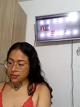 honeyblue 1 online show from March 18, 2025, 1:24 am