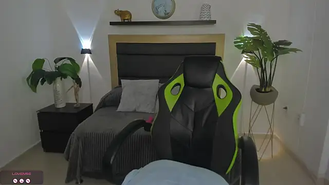 catleya 0 online show from February 22, 2025, 4:51 am