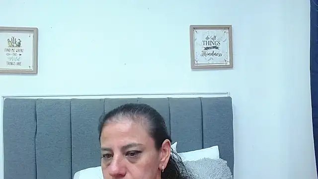sasi luna online show from February 27, 2025, 3:40 am