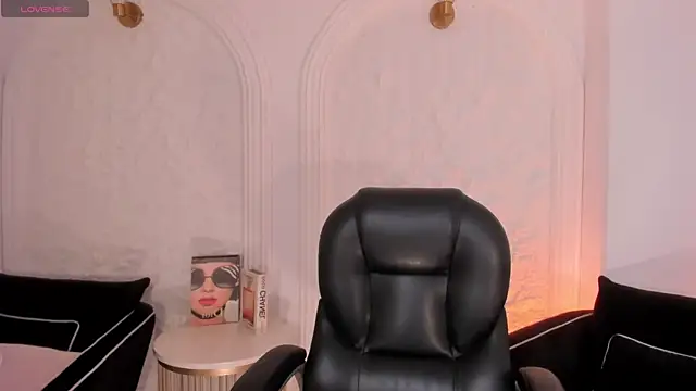 Snapshot of MiaFarrell_ chatting on July 28, 2026, 5:23 pm MiaFarrell online show from July 28, 2026, 5:23 pm