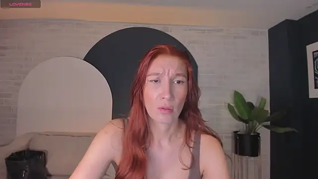 Snapshot of MiaFarrell_ chatting on May 24, 2026, 11:54 am MiaFarrell online show from May 24, 2026, 11:54 am
