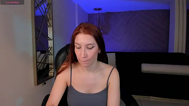 MiaFarrell  online show from November 29, 2025, 11:21 am