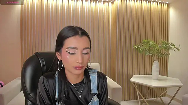 Snapshot of BellaCarteer_ chatting on May 28, 2026, 8:37 pm BellaCarteer online show from May 28, 2026, 8:37 pm