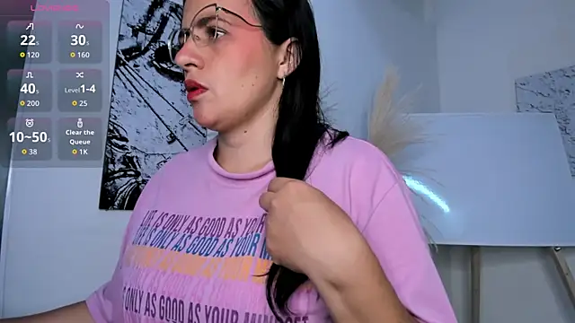 Snapshot of africa_holmes chatting on November 6, 2025, 2:15 am africa holmes online show from November 6, 2025, 2:15 am