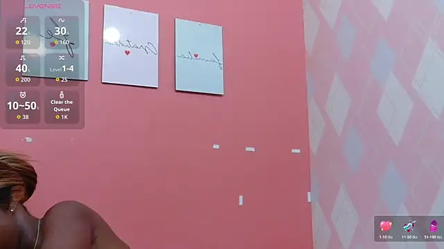 Snapshot of kinkyandsavage chatting on November 1, 2025, 7:19 pm kinkyandsavage online show from November 1, 2025, 7:19 pm