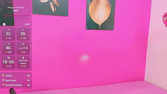 Snapshot of kinkyandsavage chatting on December 4, 2025, 7:35 pm kinkyandsavage online show from December 4, 2025, 7:35 pm