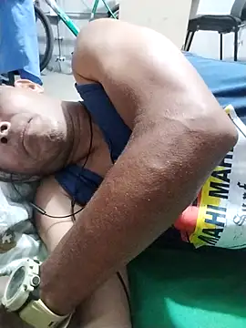 Snapshot of Alex011277 chatting on October 28, 2025, 1:17 am Alex011277 online show from October 28, 2025, 1:17 am