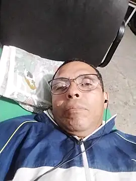 Snapshot of Alex011277 chatting on October 16, 2025, 3:15 am Alex011277 online show from October 16, 2025, 3:15 am