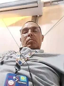 Snapshot of Alex011277 chatting on December 14, 2025, 8:25 pm Alex011277 online show from December 14, 2025, 8:25 pm