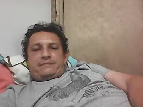 Snapshot of Bombi22 chatting on October 10, 2025, 4:13 am Bombi22 online show from October 10, 2025, 4:13 am