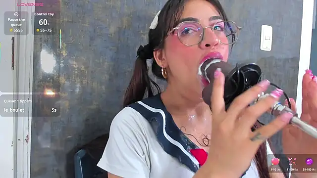 Snapshot of violett_collins_ chatting on October 16, 2025, 8:28 pm violett collins online show from October 16, 2025, 8:28 pm