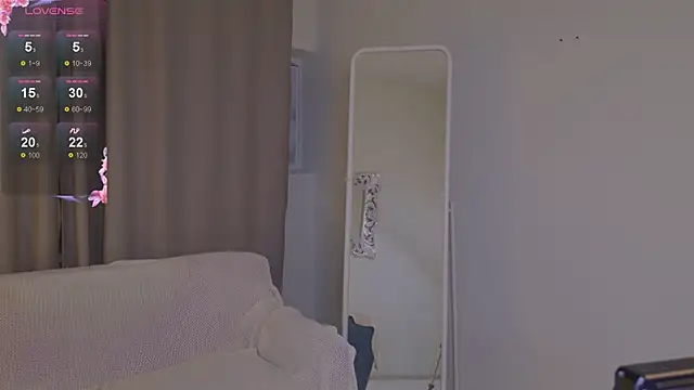 Snapshot of Lana__Cute_ chatting on March 17, 2025, 6:00 pm Lana Cute online show from March 17, 2025, 6:00 pm