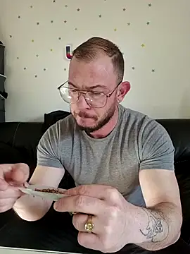 jourdinio13 online show from March 31, 2026, 7:32 am