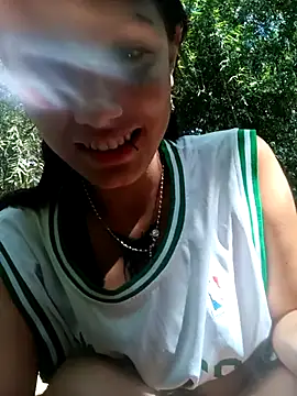 thamygomezz online show from September 10, 2025, 8:08 pm