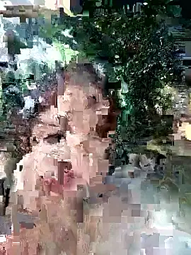 thamygomezz online show from October 4, 2025, 2:18 pm