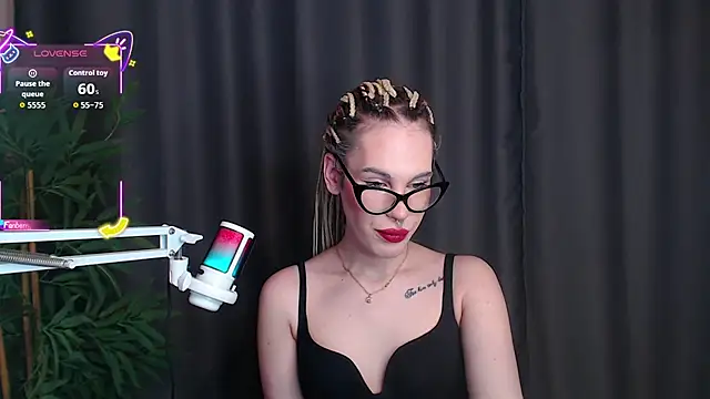 Cassie Bae online show from December 21, 2025, 8:49 am