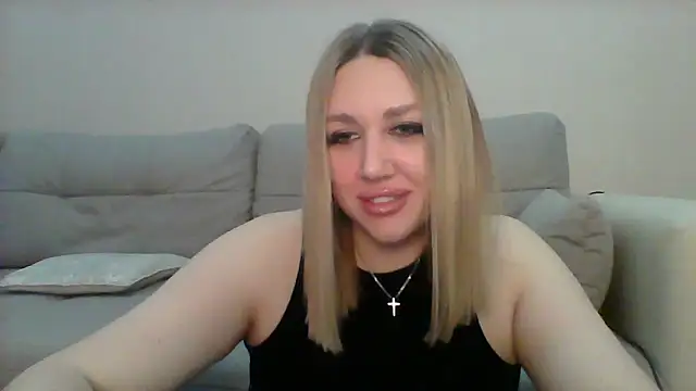 VickyLove047 online show from September 18, 2025, 6:44 pm