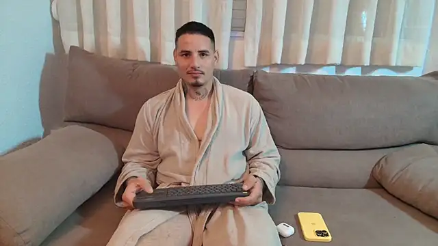 Snapshot of Geishastudios chatting on December 17, 2025, 8:52 am Geishastudios online show from December 17, 2025, 8:52 am