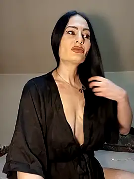 Snapshot of EveeRose chatting on December 16, 2025, 7:23 am EveeRose online show from December 16, 2025, 7:23 am