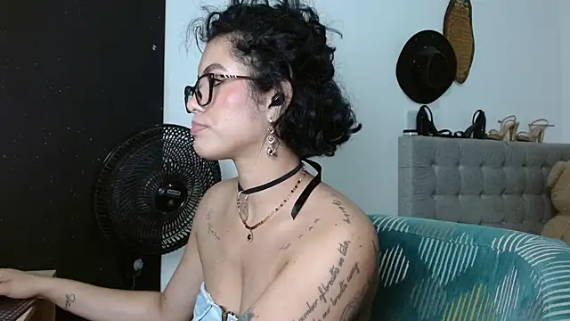 Sexy Lia  online show from April 4, 2026, 4:19 am